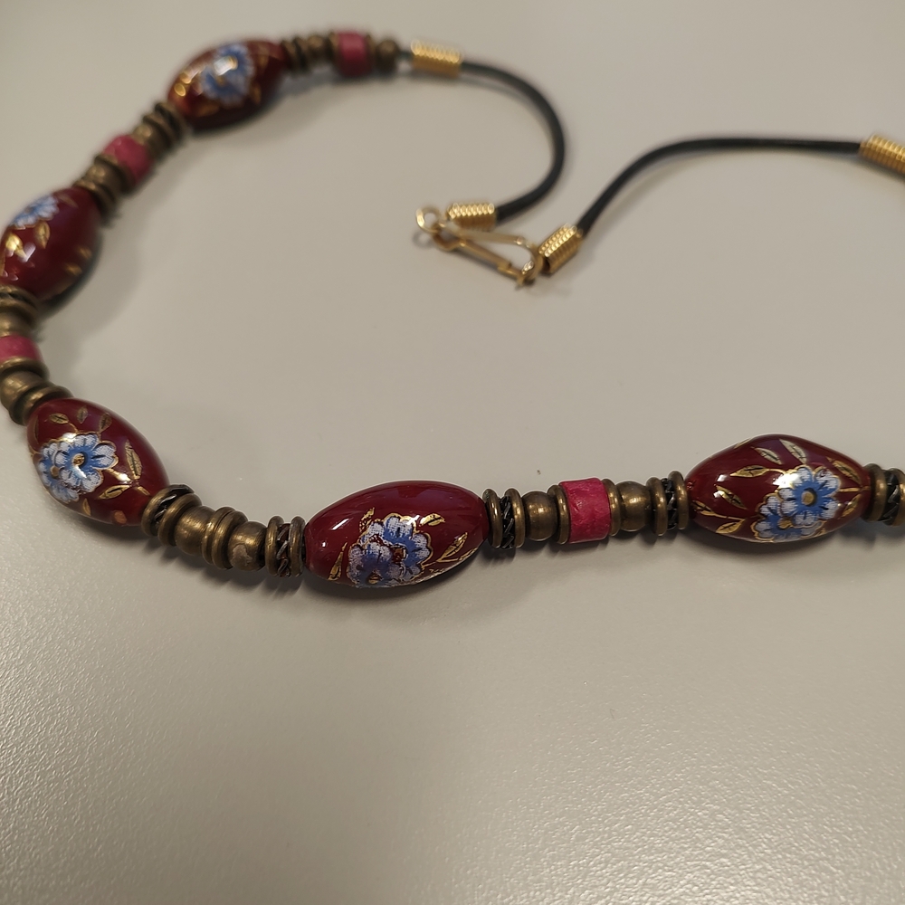 Elegant Floral Beaded Necklace